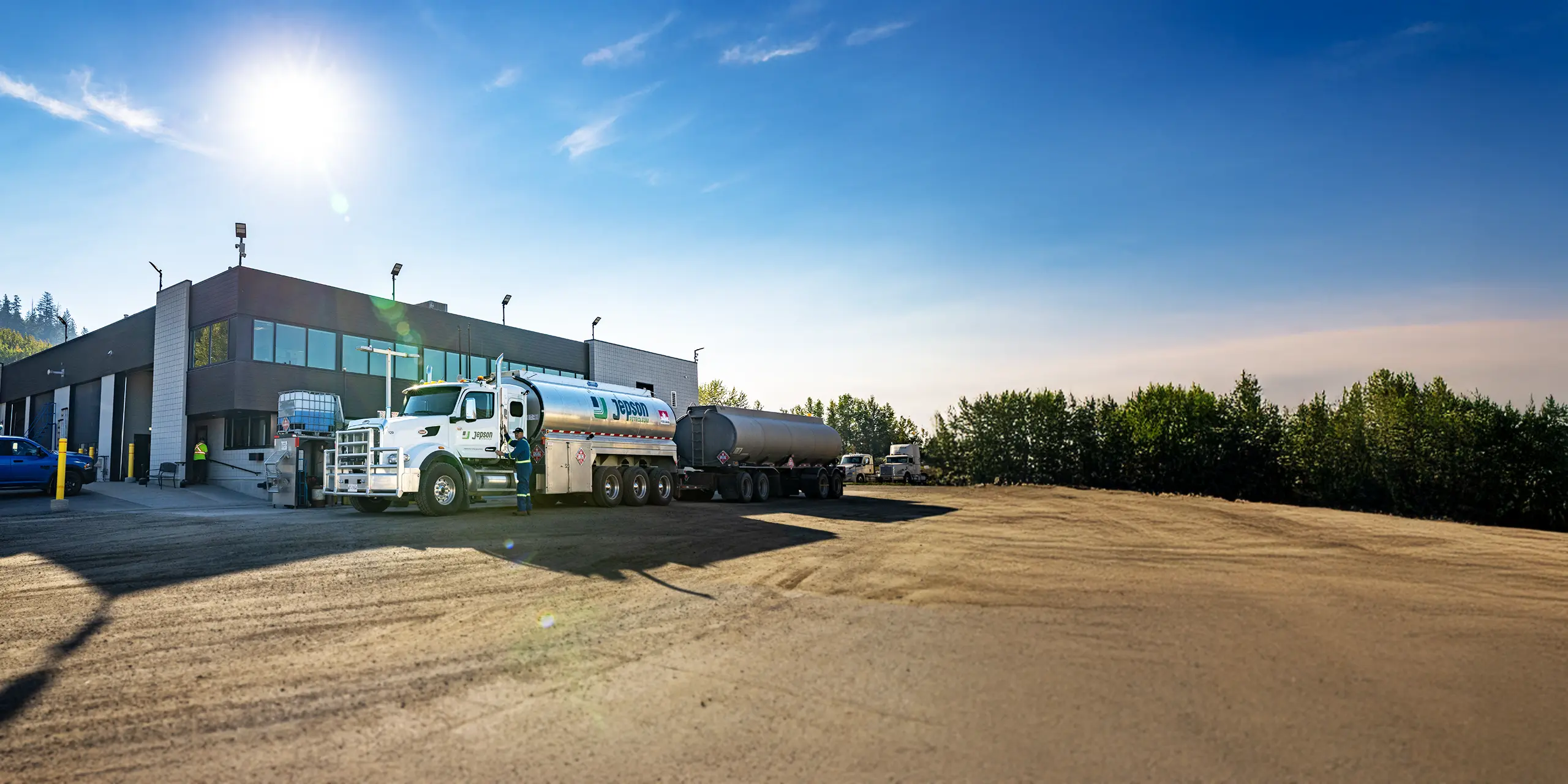 Jepson truck fueling in yard